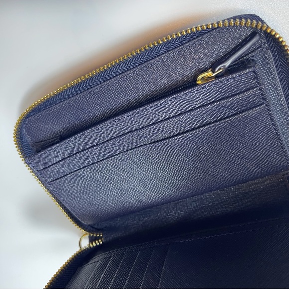 NWOT TORY BURCH NAVY WALLET WITH DETACHABLE WRISTLET STRAP - Picture 8 of 16